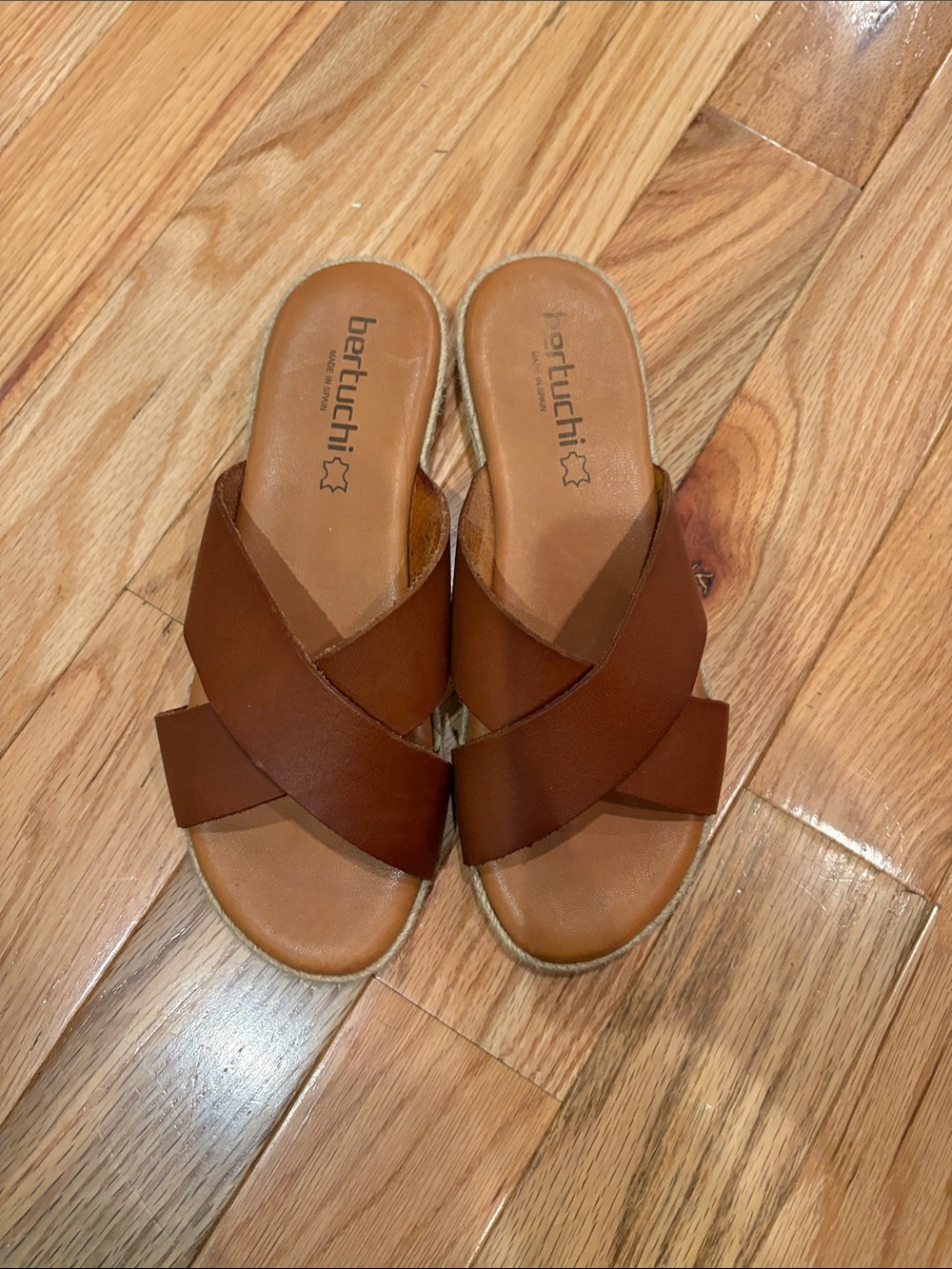Bertuchi Brown Leather Crisscross Slide Sandals